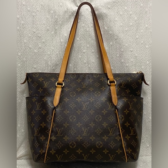 WELCOME TO OLIVIA’S SHOP - Picture 4 of 16